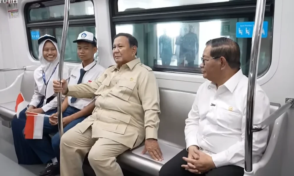 Prabowo Jajal LRT Rute Kelapa Gading Manggarai