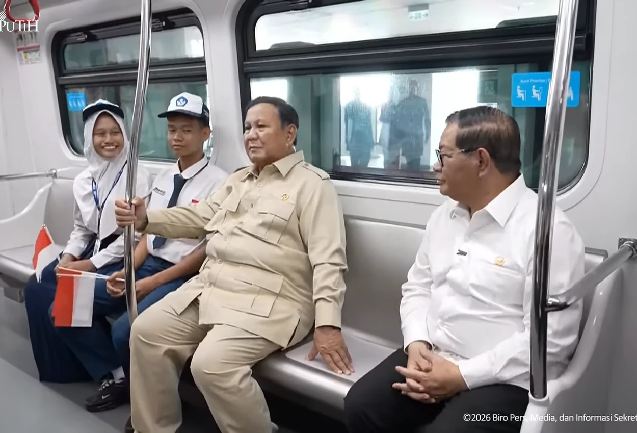 Prabowo Jajal LRT Rute Kelapa Gading Manggarai