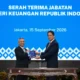 Serah Terima Jabatan, Suahasil Nazara Dapat iPad dari Purbaya