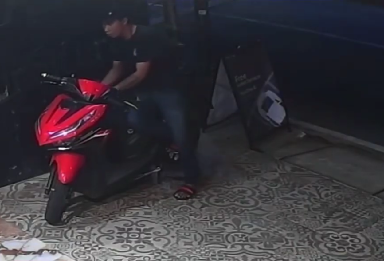 Terekam CCTV, Dua Pelaku Curanmor Gasak Motor Karyawan Kafe saat Bersiap Tutup