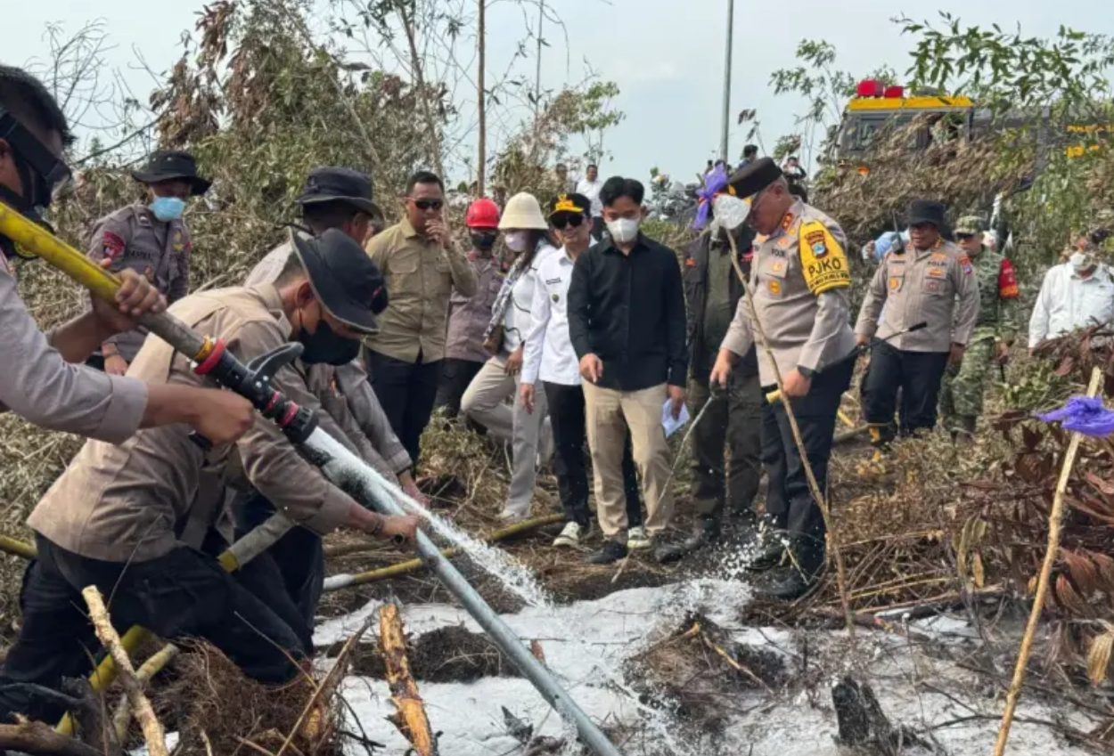 Tinjau Karhutla, Gibran Saya Mohon Maaf untuk Warga Kalimantan