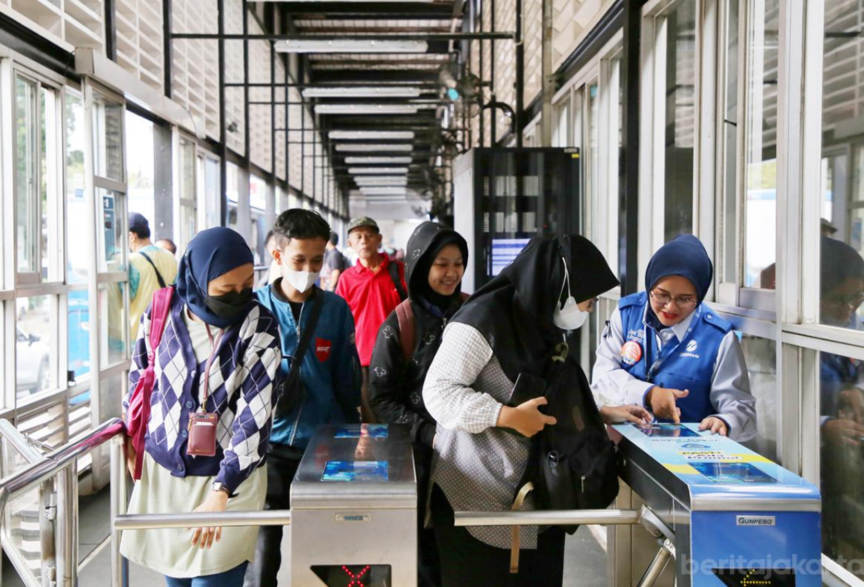 21 Golongan Gratis Naik Transjakarta, MRT, dan LRT Mulai 1 Januari