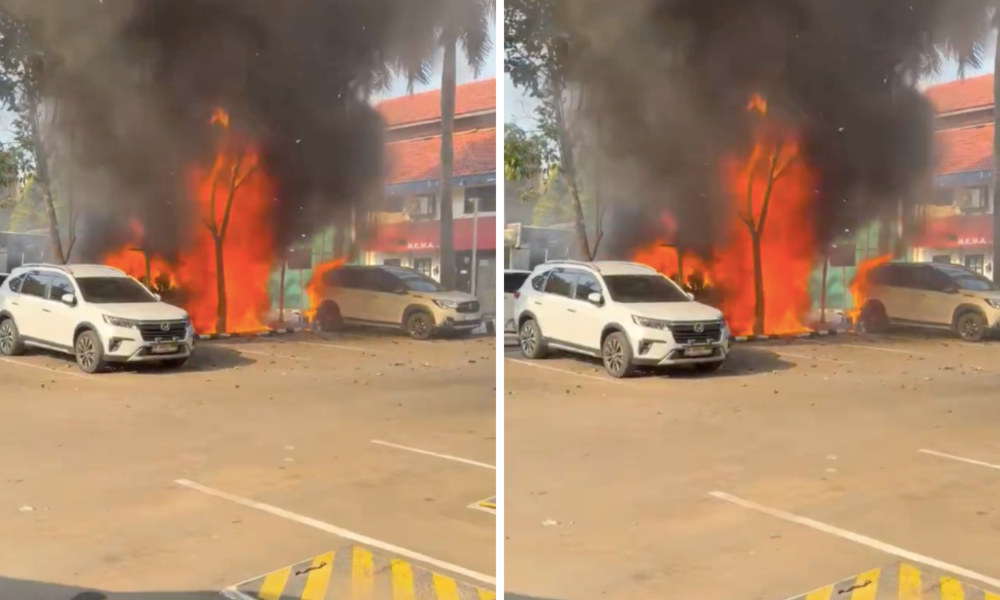 4 Mobil Terbakar di Area Parkir TIS Square Tebet