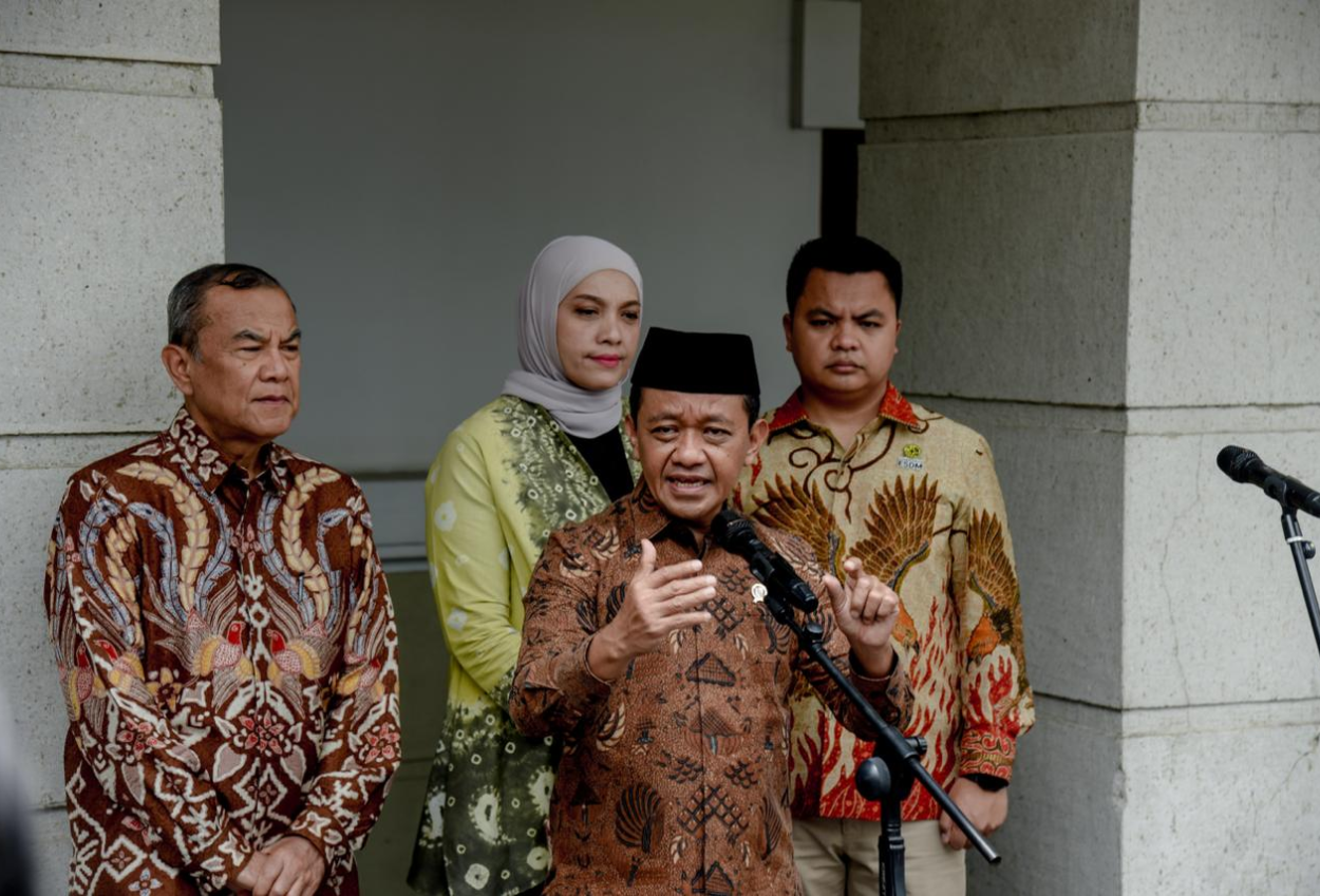 Atasi Antrean Panjang BBM di Bali, Bahlil Minta Pertamina Gandakan Kapal