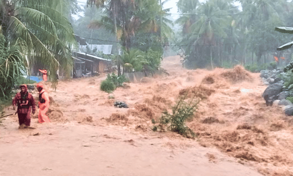 Banjir Bandang Terjang Sejumlah Wilayah di Padang, Ratusan Warga Terdampak