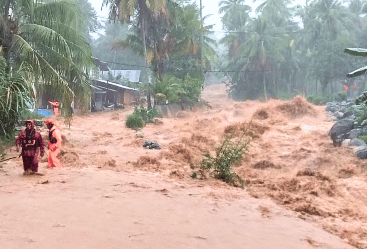 Banjir Bandang Terjang Sejumlah Wilayah di Padang, Ratusan Warga Terdampak