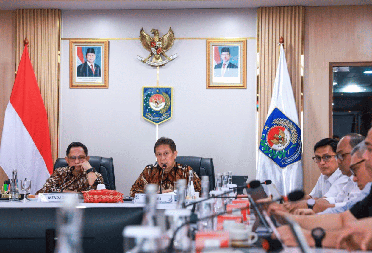 Budi Gunadi Wajibkan Warga Kelompok Berisiko Karhutla untuk Stay at Home
