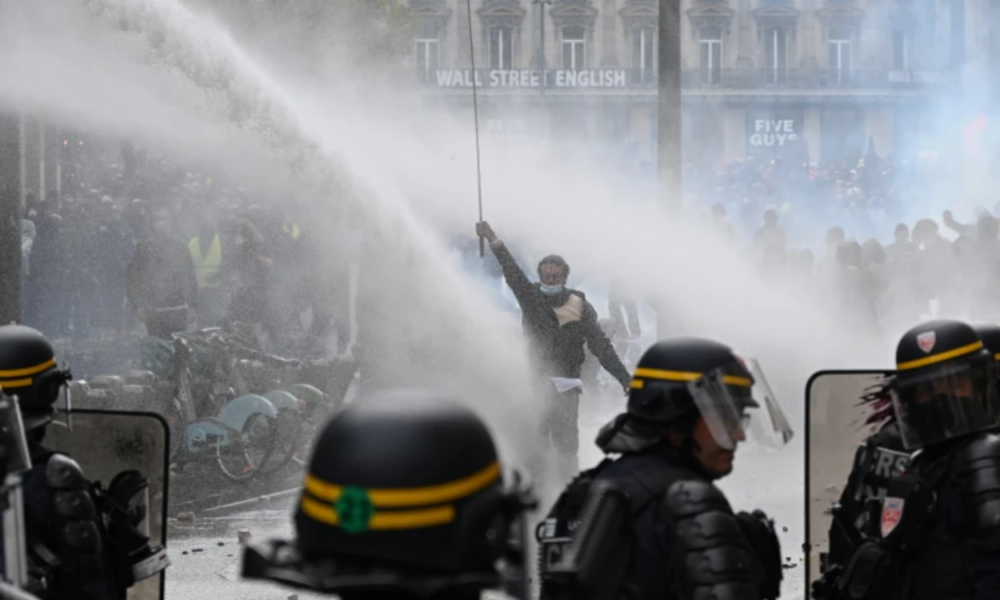 Demo Besar di Prancis, Gedung Dibakar dan Ribuan Orang Ditangkap