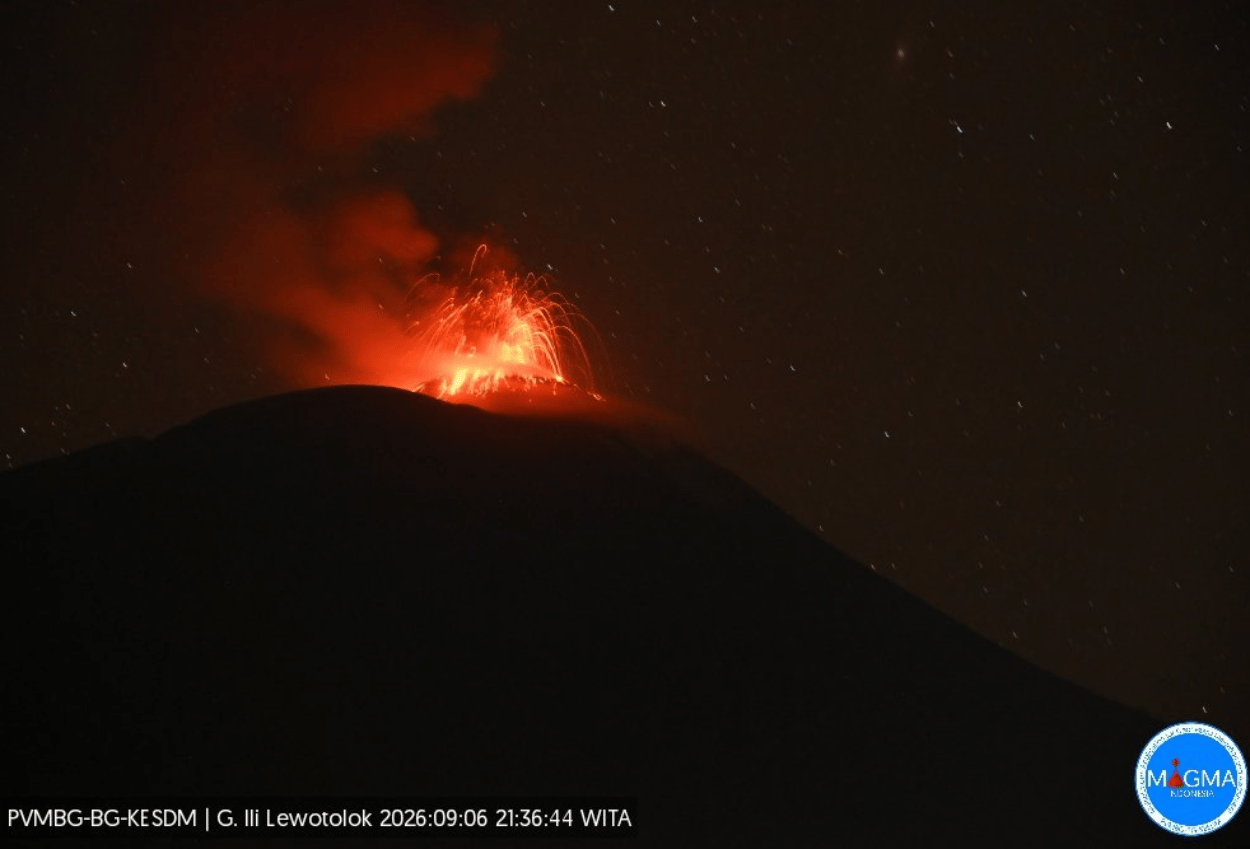 Gunung Ili Lewotolok Erupsi, Lontarkan Abu Vulkanik Sejauh 1.723 Meter