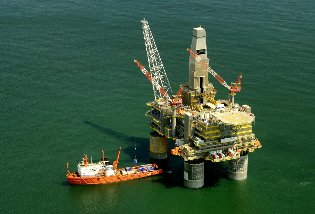 Harga Minyak Dunia Hari Ini 14 Oktober 2026 Kembali Meroket, Brent di Atas 106 Dolar per Barel