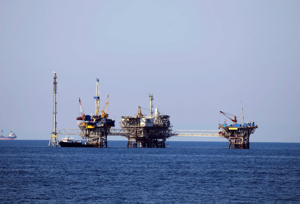 Harga Minyak Dunia Hari Ini 9 Oktober 2026 Brent di Bawah 104 Dolar per Barel