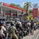 Kelangkaan BBM di Bali Picu Antrean Panjang, Perempuan Pingsan usai Antre Berjam jam