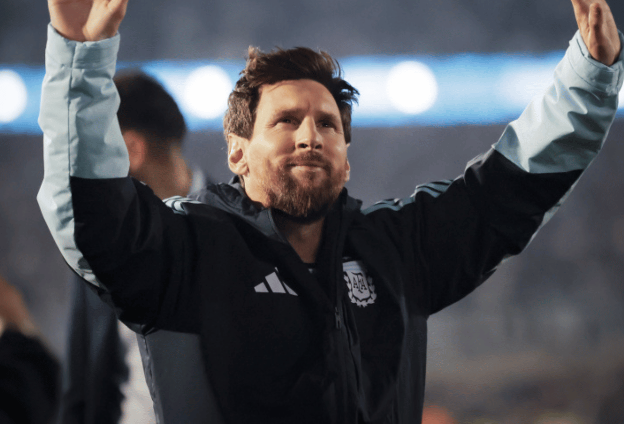 Messi Tak Mampu Menahan Air Mata saat Laga Perpisahan dengan Argentina