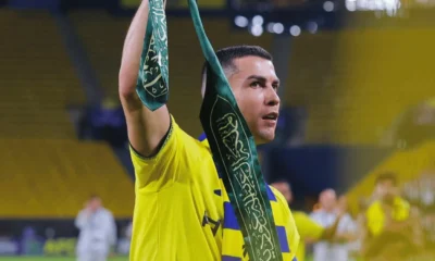 Momen Ronaldo Kibarkan Syal Arab Saudi saat Al Nassr Menang
