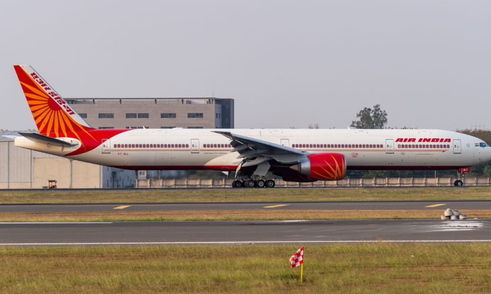 Pilot Beri Sinyal Pembajakan, Pesawat Air India Mendarat Darurat