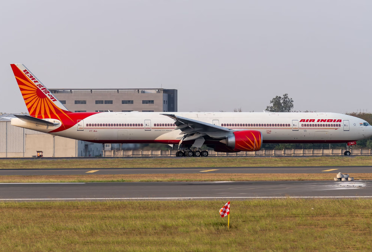 Pilot Beri Sinyal Pembajakan, Pesawat Air India Mendarat Darurat