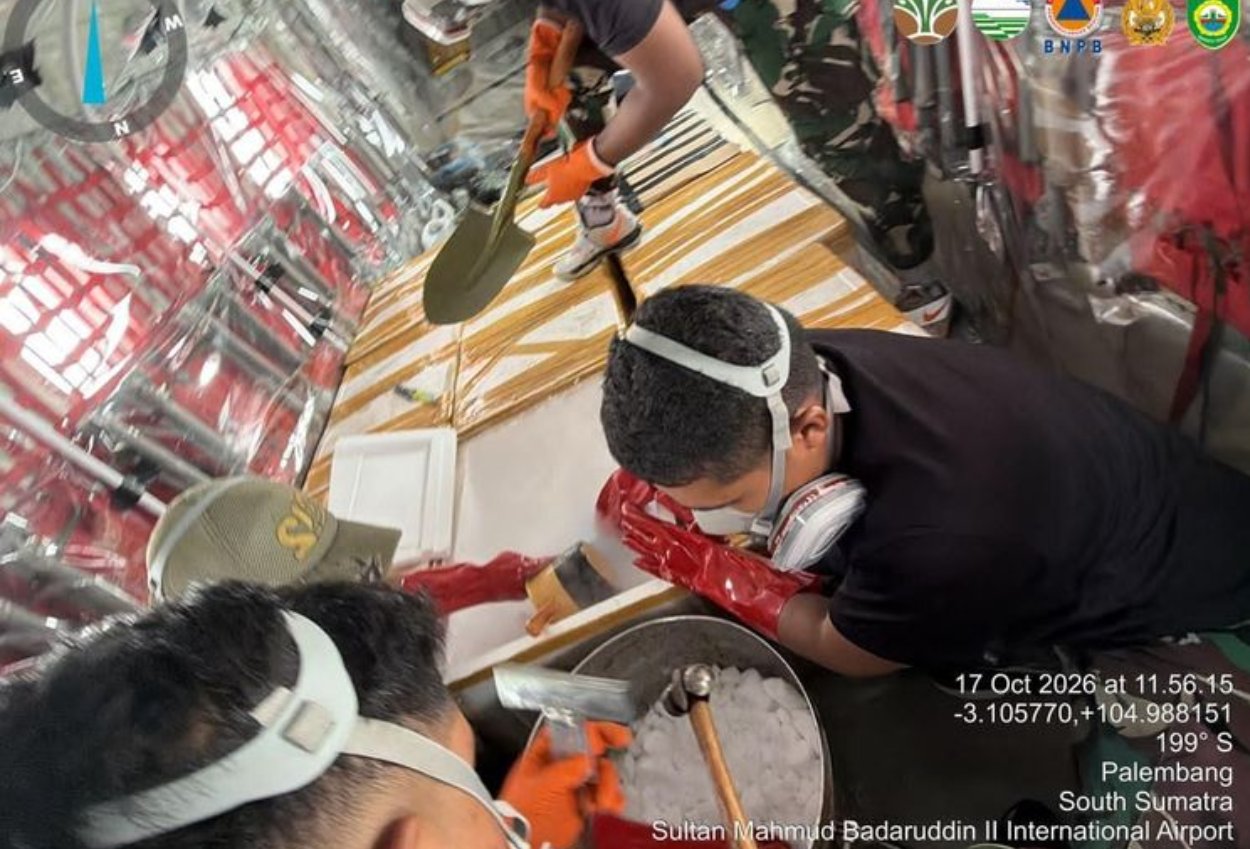 Menhut Siapkan Uji Coba Dry Ice untuk Atasi Asap Karhutla di Kalimantan dan Sumatra