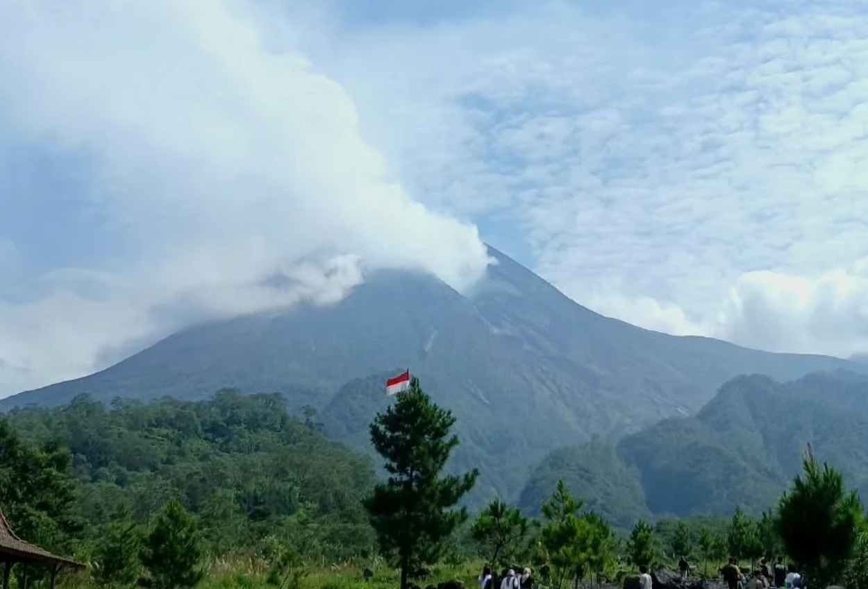 Tiga Gunung Api Berstatus Siaga, BNPB Imbau Jaga Jarak Radius 5 Kilometer